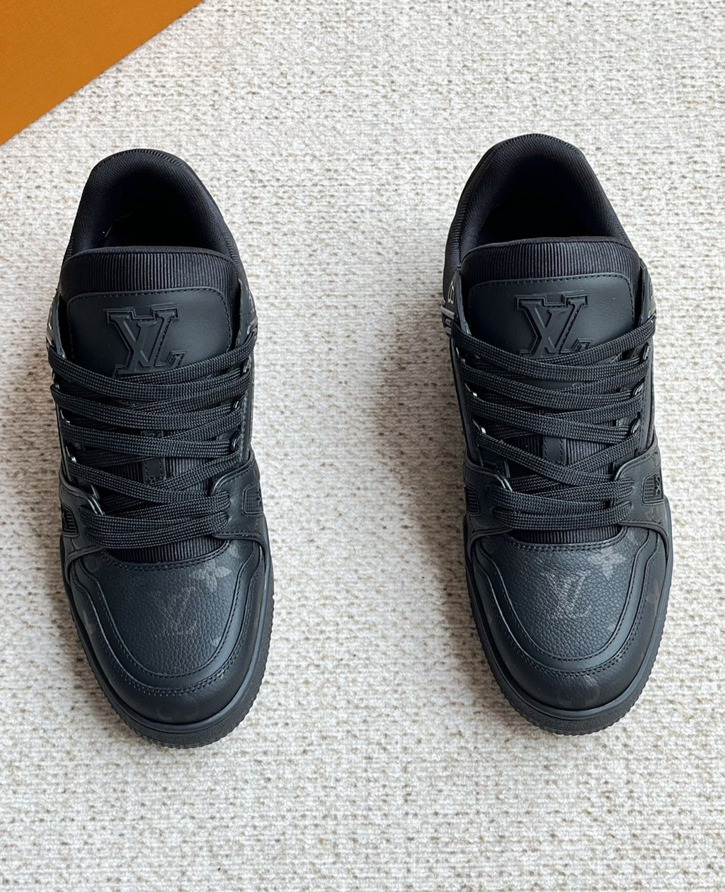 25 Luxury V Brand Casual Sneakers 0425102208