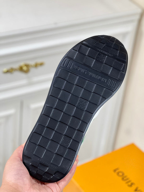 24 New Luxury V Sneakers 0424082901
