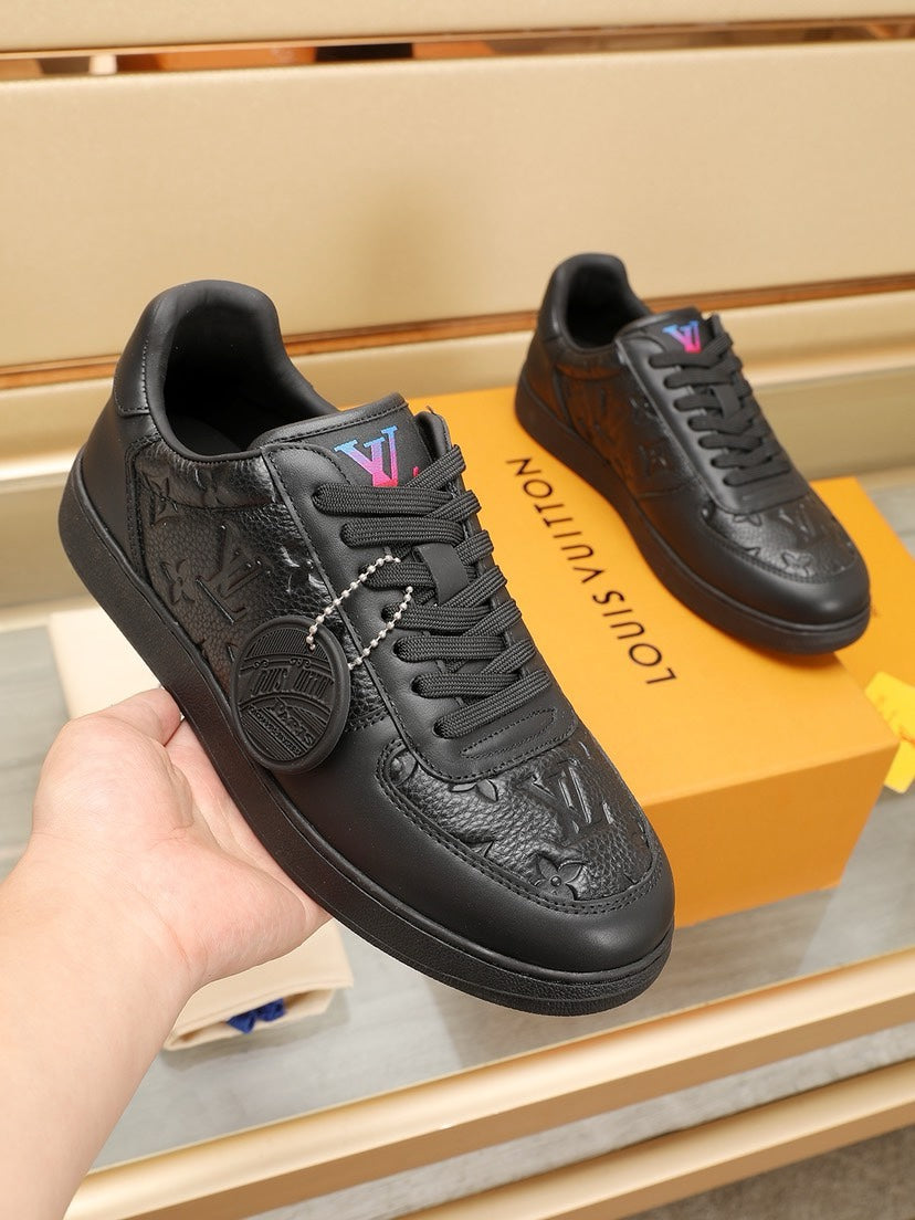 24 New Luxury V Sneakers 0424083007