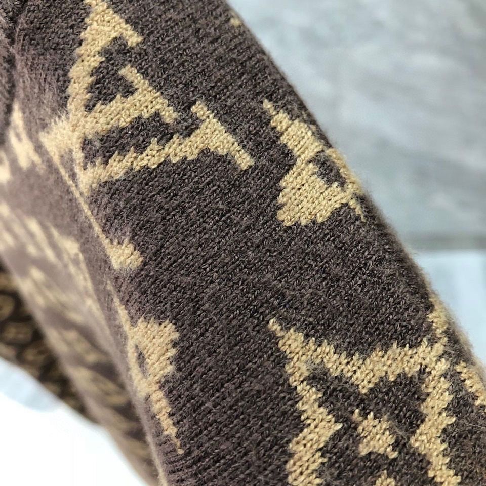 2022 New High Quality V logo Men Warm Sweater