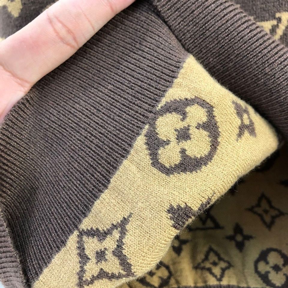 2022 New High Quality V logo Men Warm Sweater