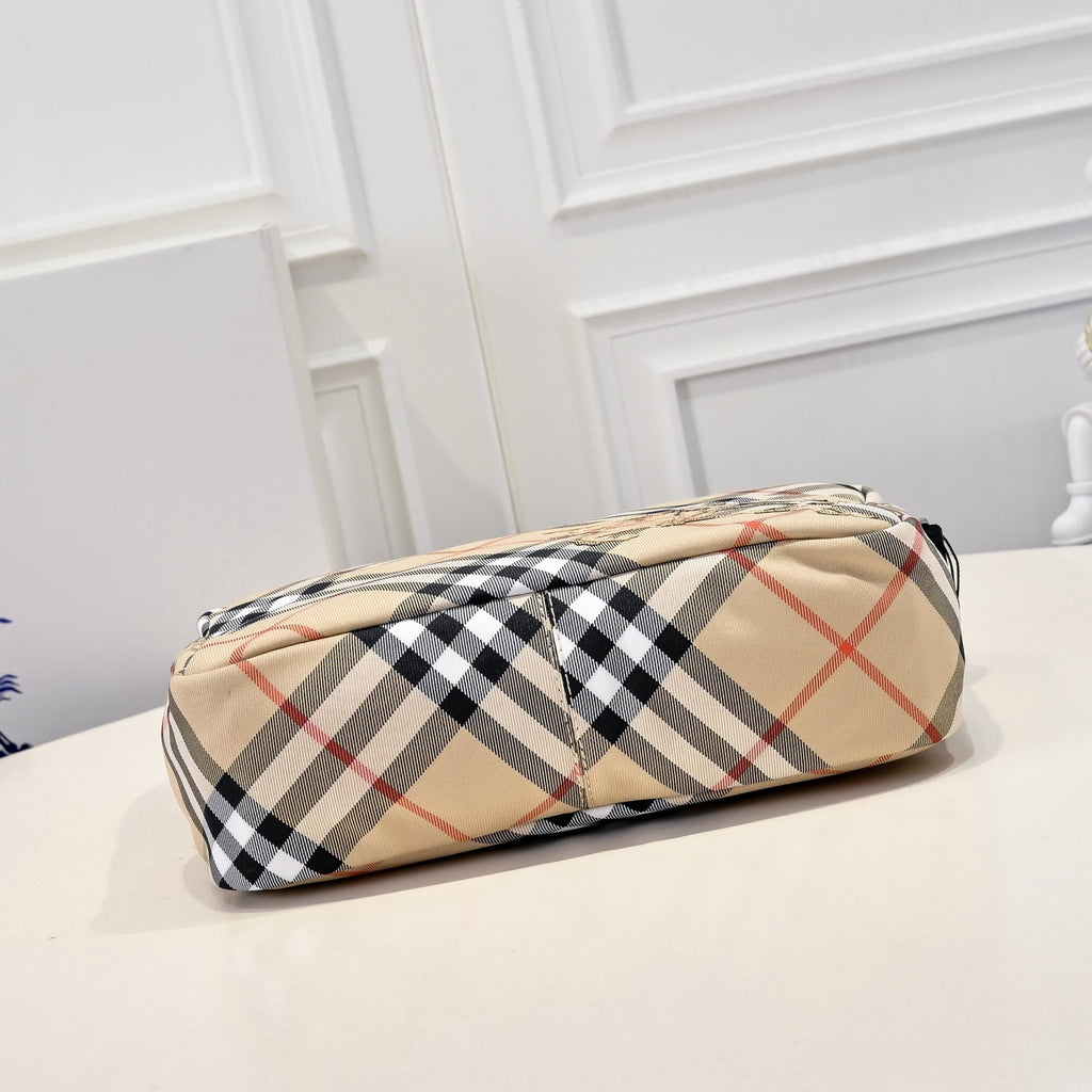 B Brand New Fashion Bag XC0425063006