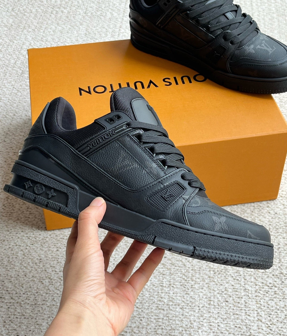 25 Luxury V Brand Casual Sneakers 0425102208