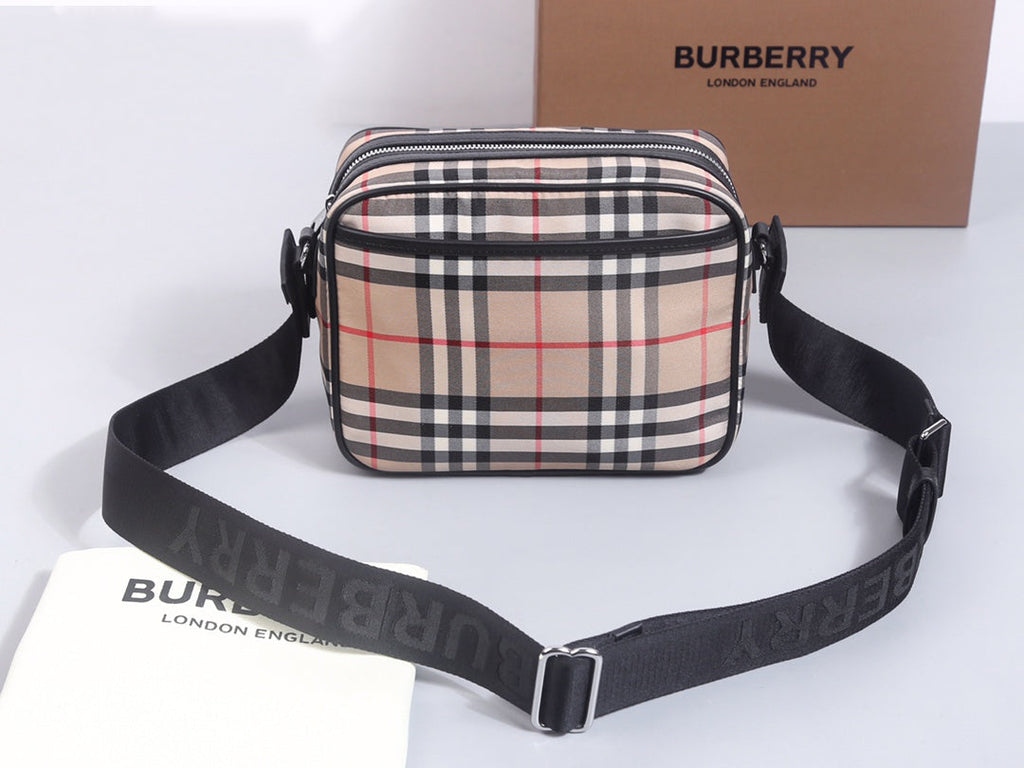 B Brand New Fashion Bag XC0425063007
