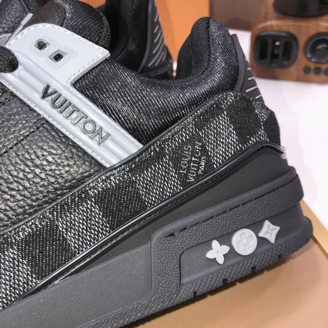 25 Luxury V Brand Casual Sneakers 0425112601