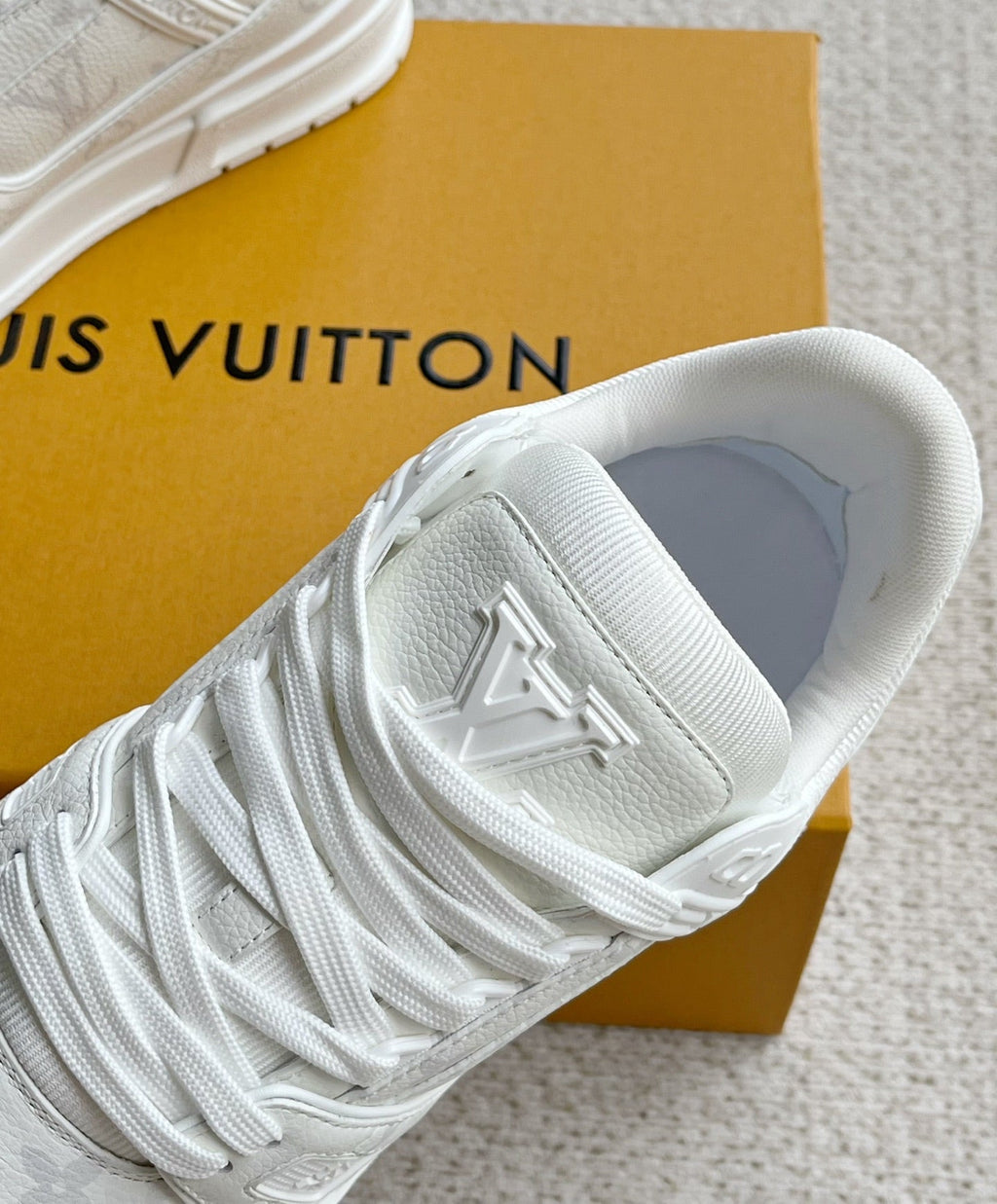 25 Luxury V Brand Casual Sneakers 0425102208