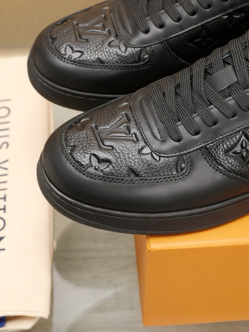24 New Luxury V Sneakers 0424083007