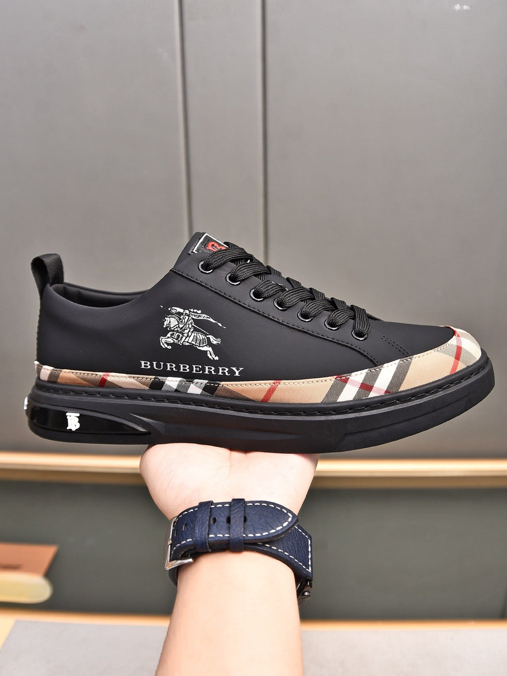 24 Luxury B Brand Casual Sneakers 0424082617