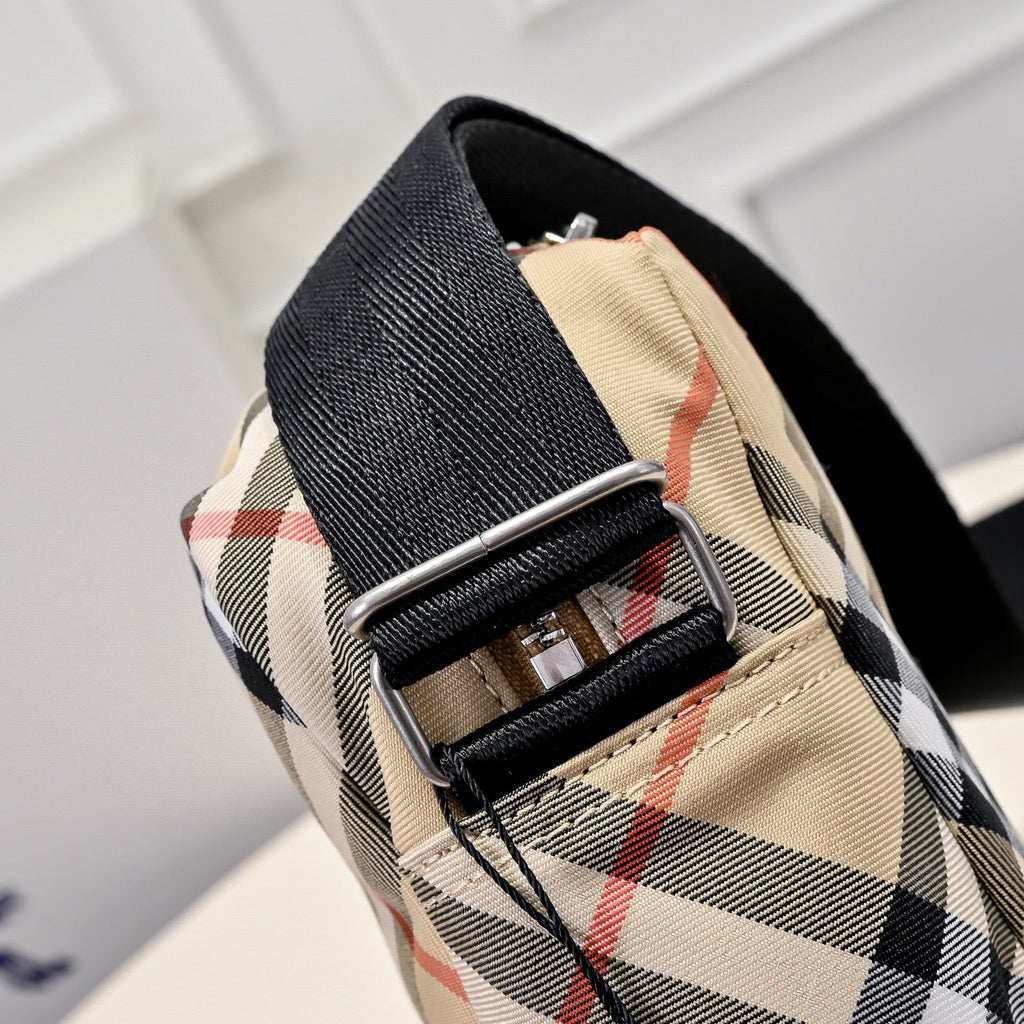 B Brand New Fashion Bag XC0425063006