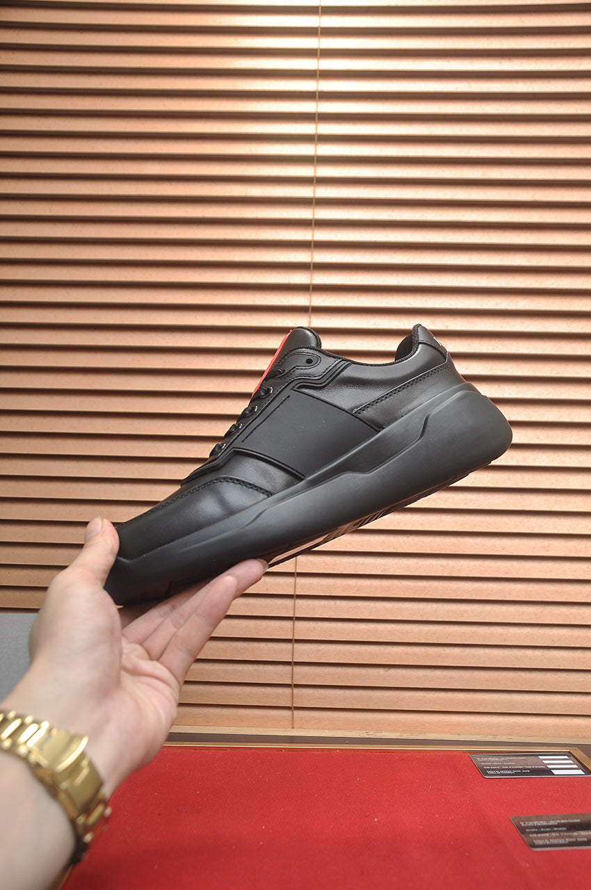 New men's black casual sneakers for this season XC0426032401