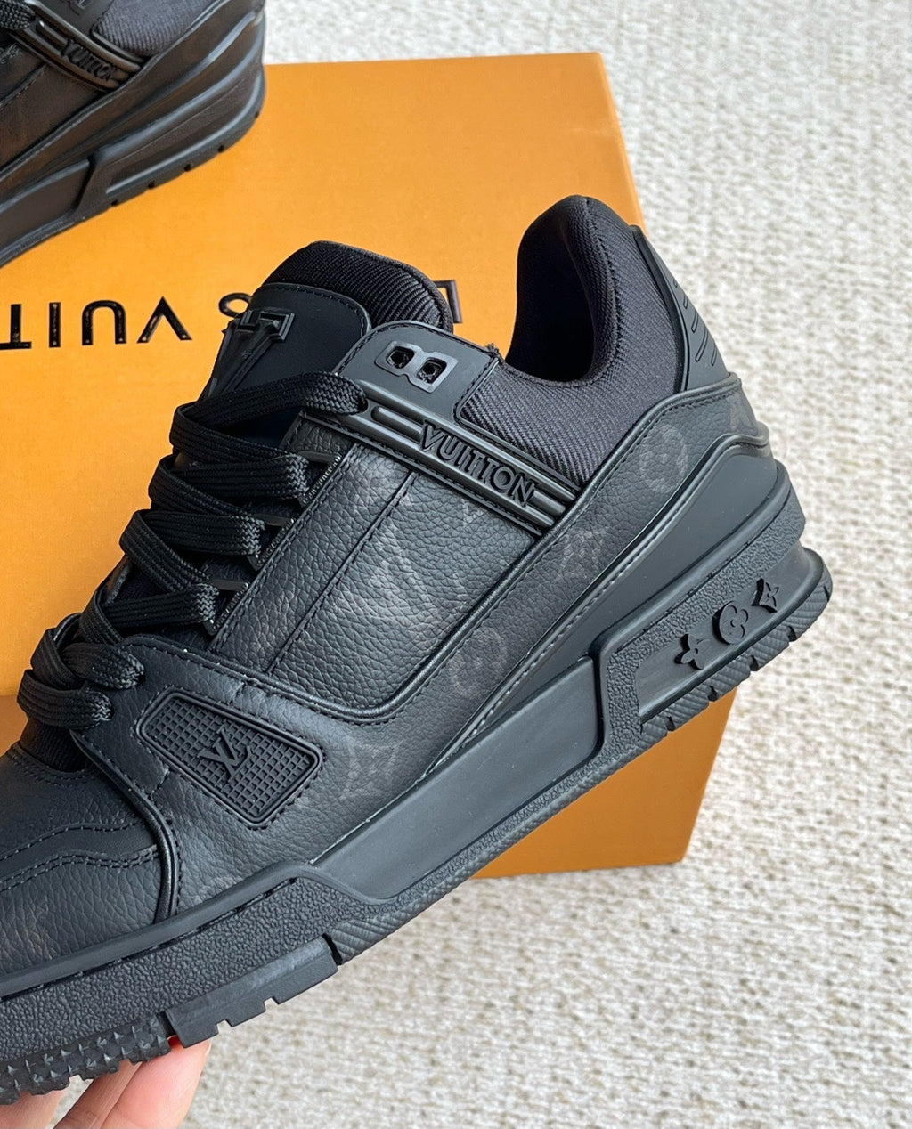25 Luxury V Brand Casual Sneakers 0425102208